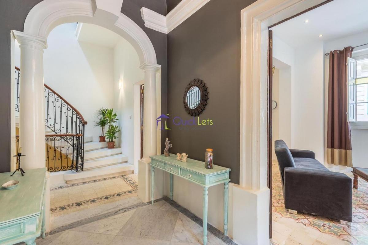 Spacious 4-bedrooms Townhouse In Tas-sliema Appartement *